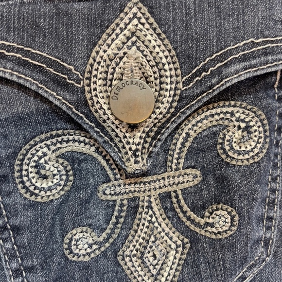 Democracy Medium Blue Wash Denim Women’s Capri Jeans Size 16! - Picture 4 of 11